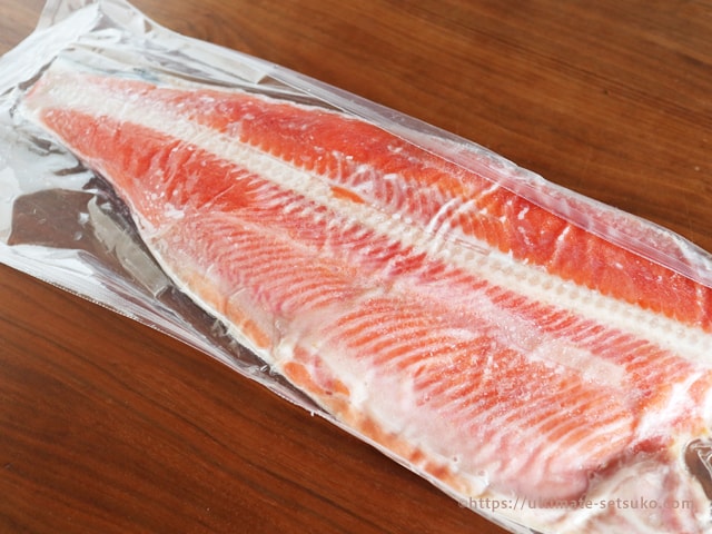 Amazon通販】天然紅鮭フィレ1kgが得ウマでおすすめ！柔らかな身と程よい塩気でリピ確定の美味しさ
