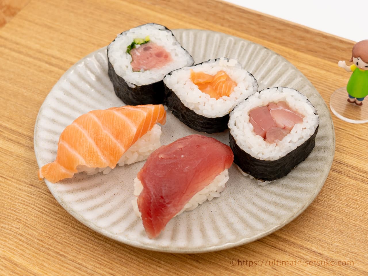 コストコの本まぐろとサーモン寿司は絶対食べるべきおすすめ品 ちょうど良いサイズ感