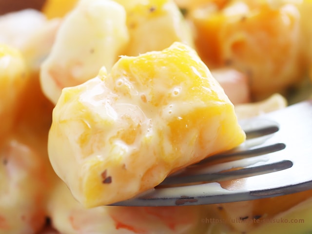 コストコのマンゴーシュリンプサラダは南国の風を感じる個性的な味 鮮やかな見た目でキレイ