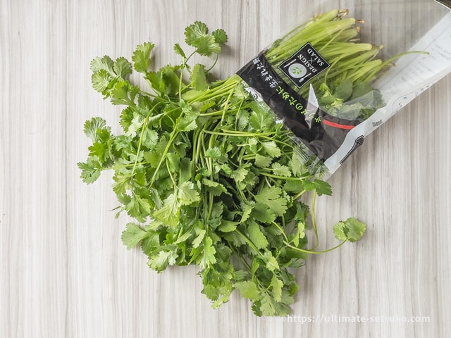 コストコの国産パクチーはたっぷり0gでコスパ良 レシピと保存方法を紹介