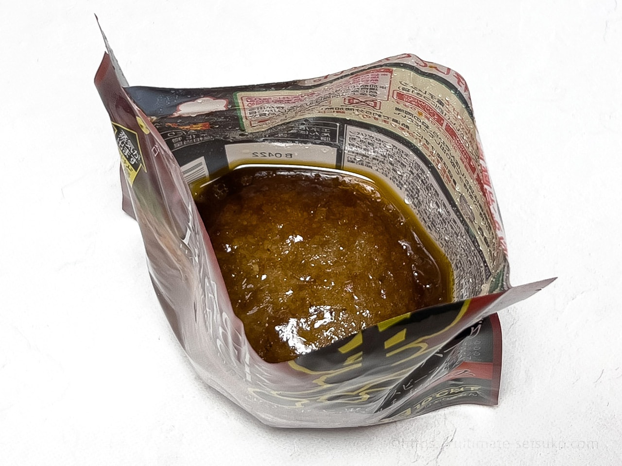 コストコの新商品 黒と黒と黒のハンバーグは2種の美味しいソースが楽しめておすすめ