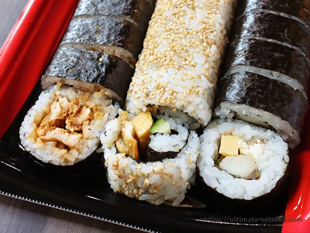 コストコのバラエティ寿司ロール サーモン アナゴ 鯖の3種の創作巻物 めちゃめちゃ旨くておすすめ コストコのバラエティ寿司ロール サーモン アナゴ 鯖の3種の創作巻物 めちゃめちゃ旨くておすすめ