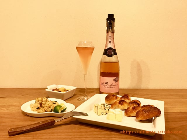 コストコでおすすめのワイン 売り場でひときわ目を引くロゼスパークリング 上品なで綺麗な辛口