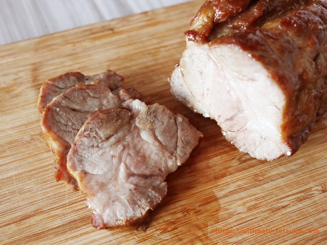 コストコの豚肉肩ロースかたまりは紐付きなのでチャーシューや燻製に最適 しかも国産でお値打ち価格